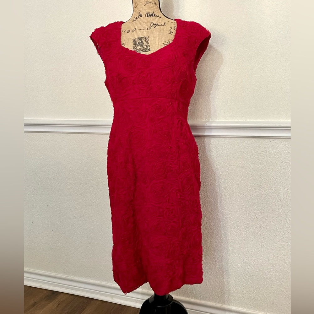 EUC Sexy Fitted Red Dress w/ Textured Red Roses & Sweetheart Neckline Sz 12